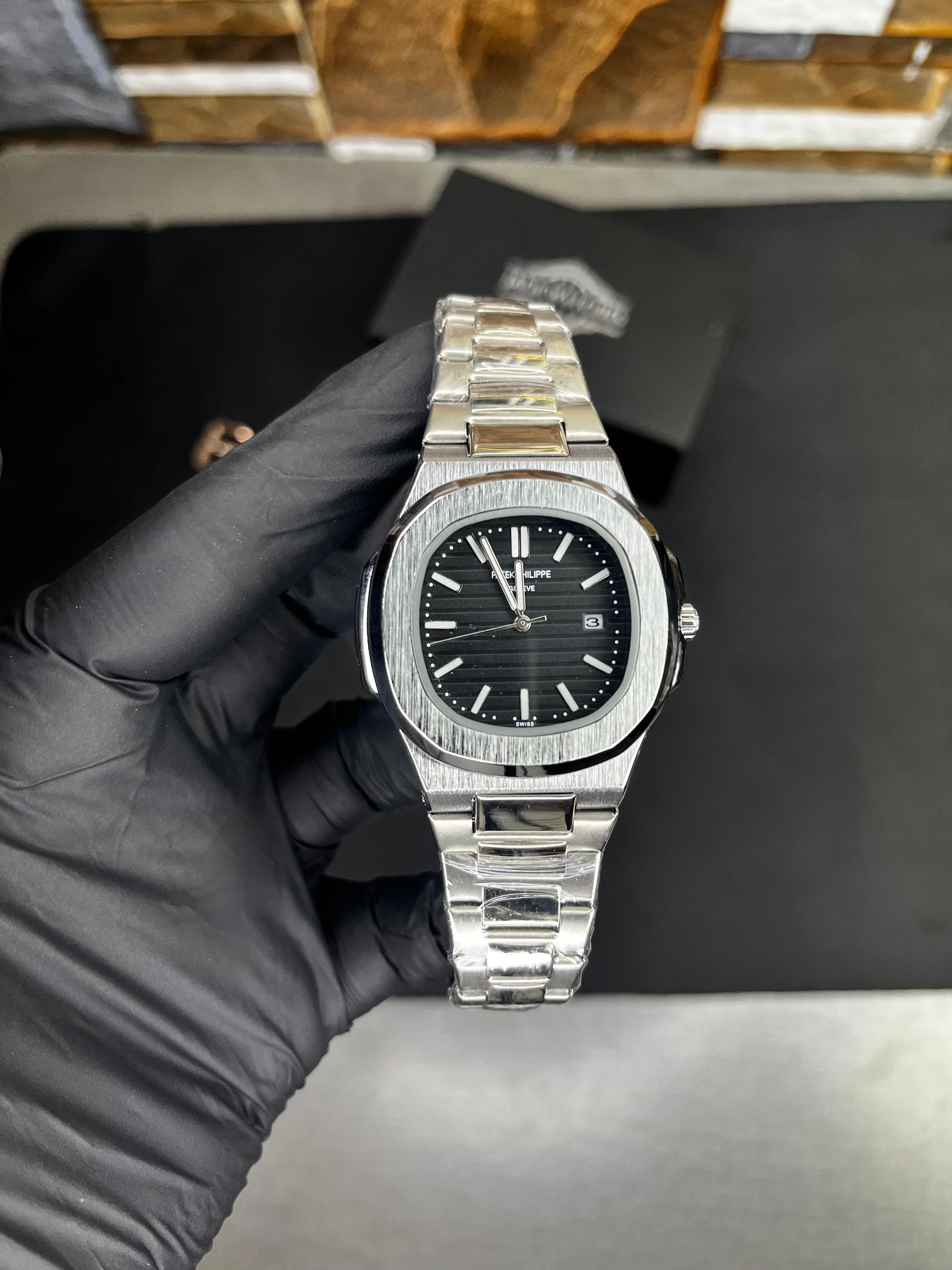 Patek Nautilus Quartz Watch - Black Dial - Image 3