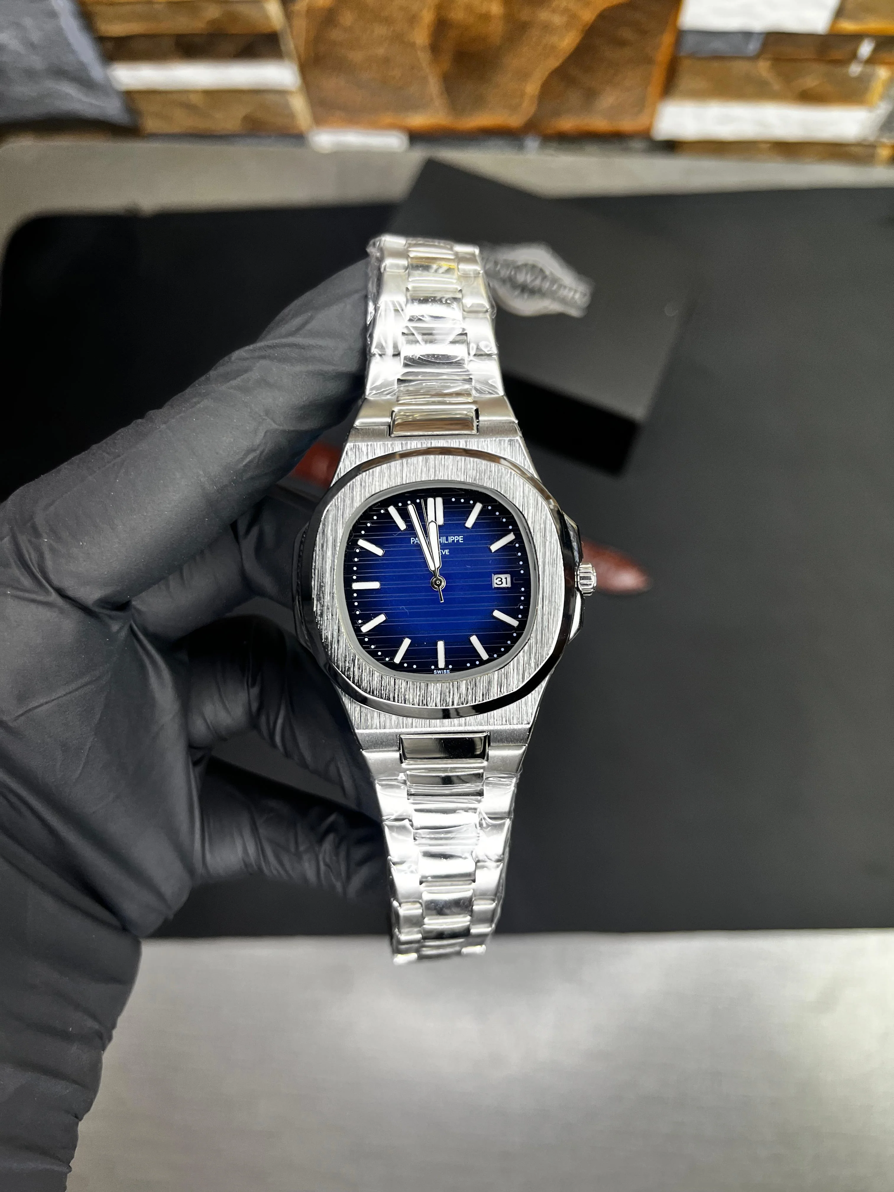 Patek Nautilus Quartz Watch - Blue Dial - Image 6