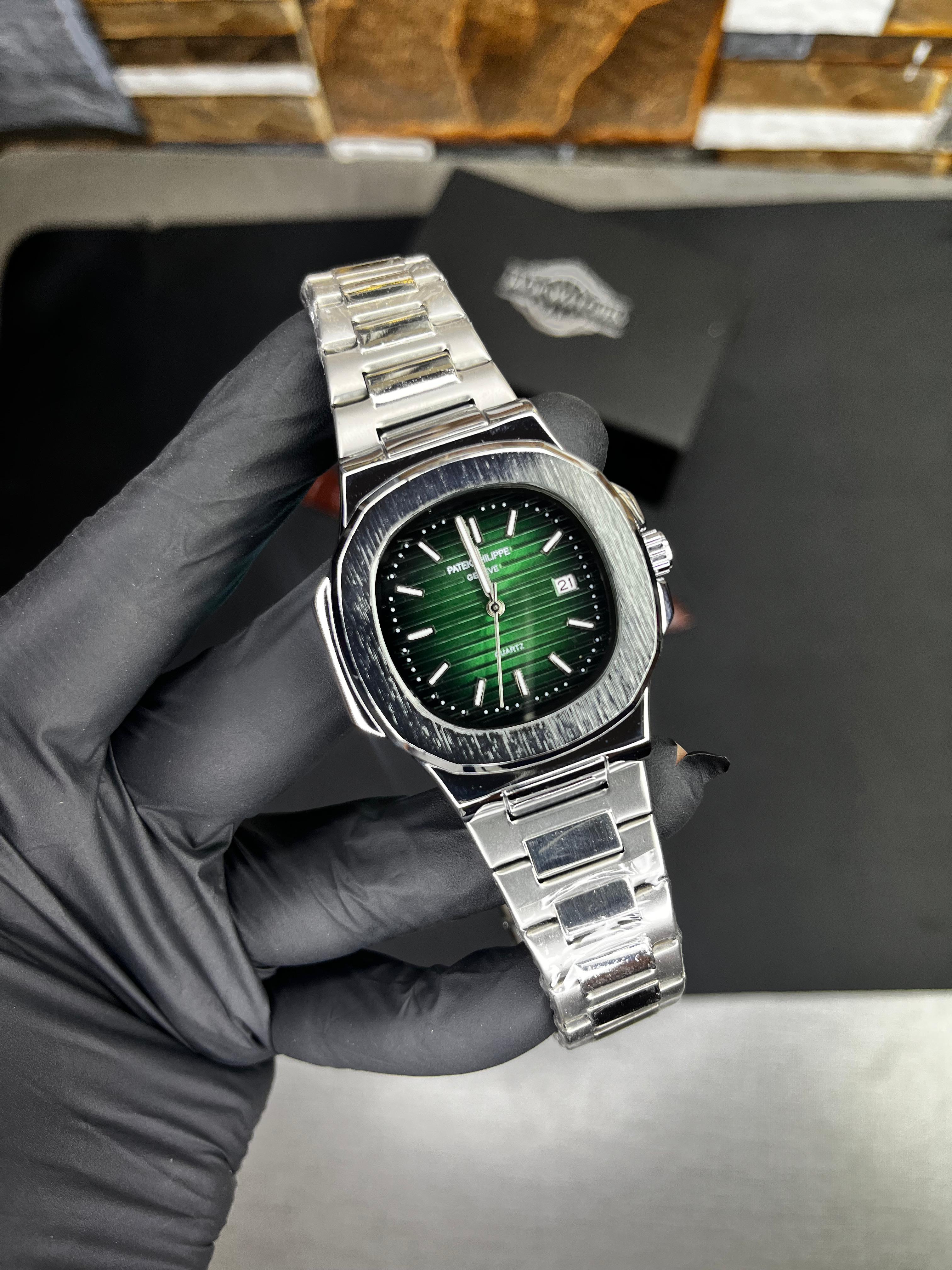 Patek Nautilus Quartz Watch - Green Dial - Image 3