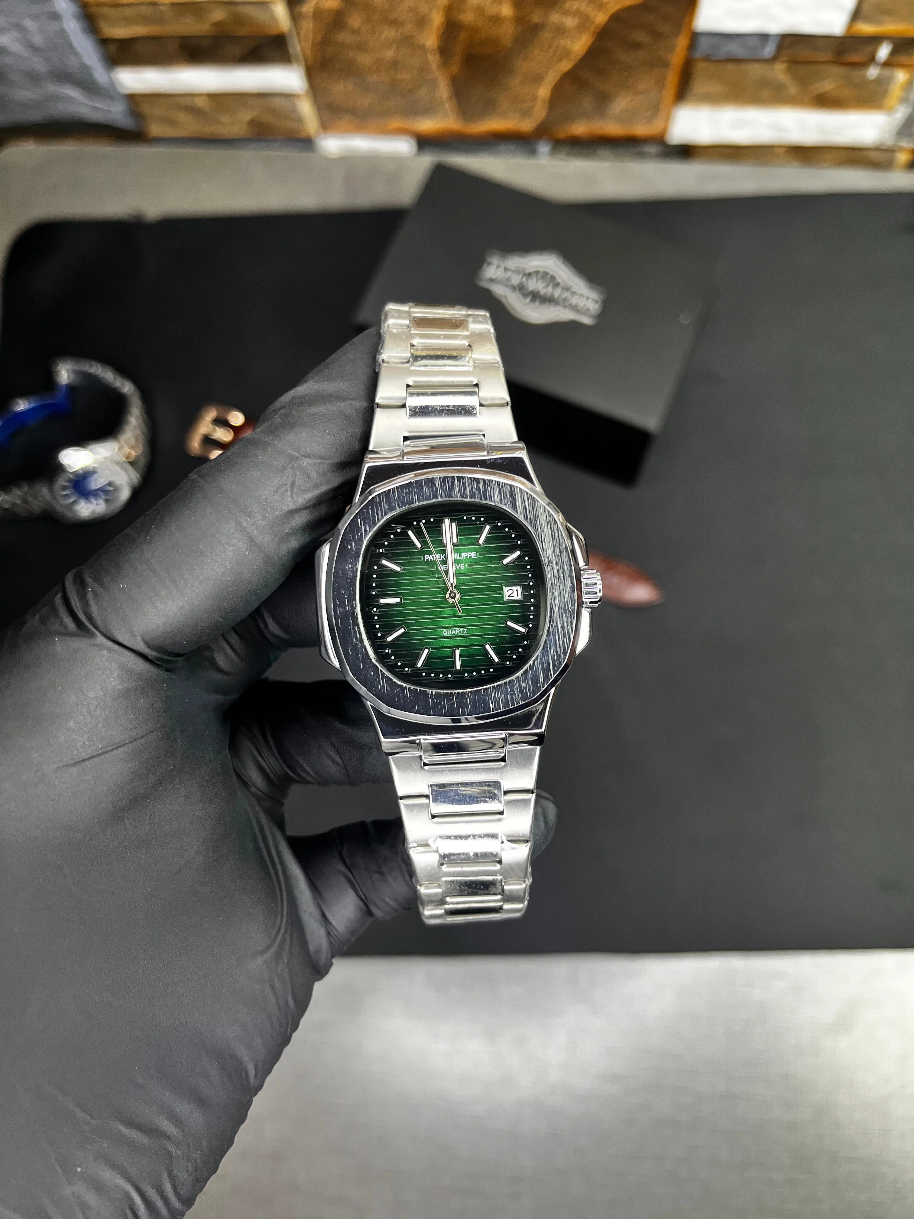 Patek Nautilus Quartz Watch - Green Dial - Image 4