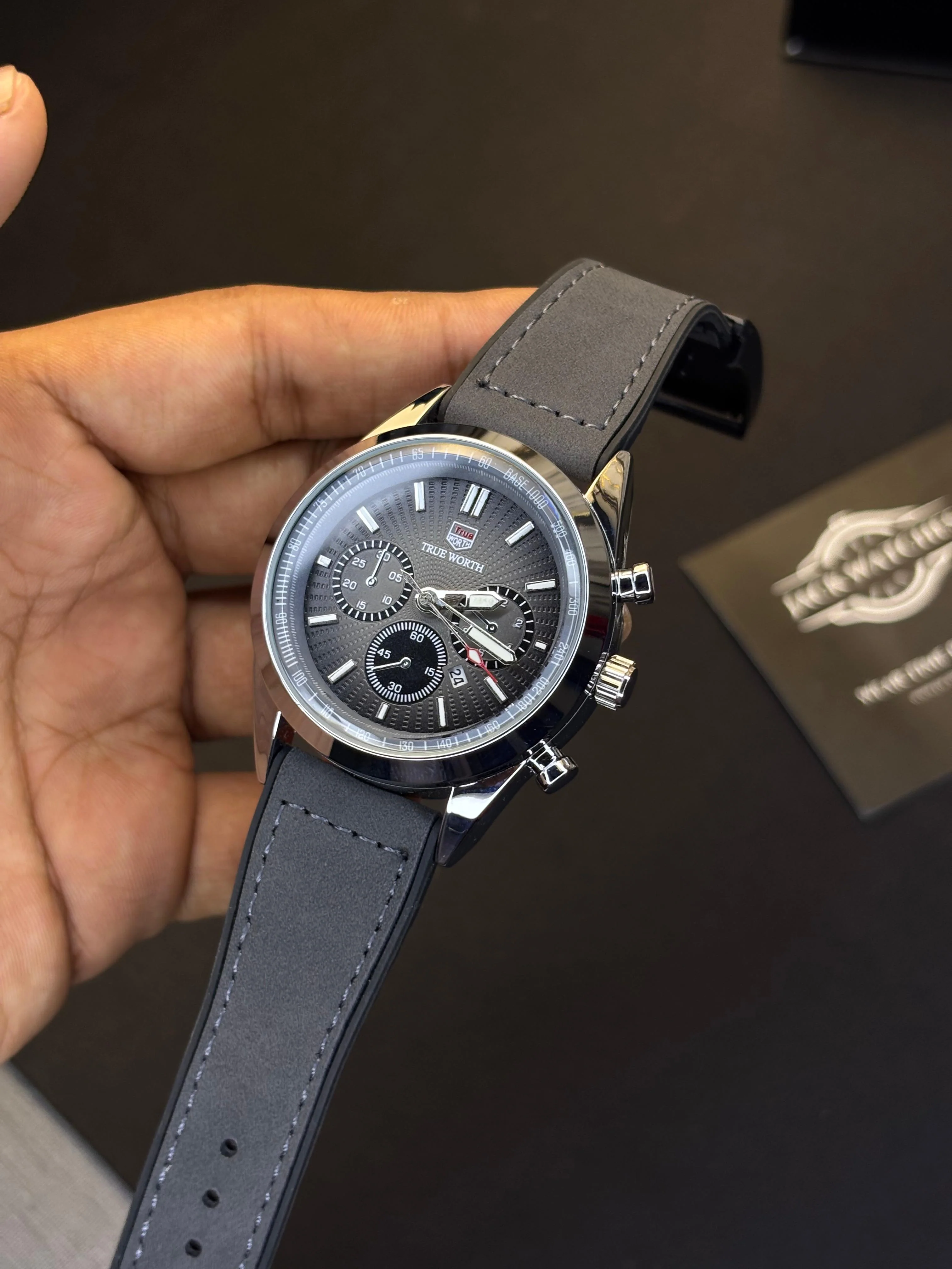 True Worth Non Chrono Watch With Unique Master Lock - Image 10