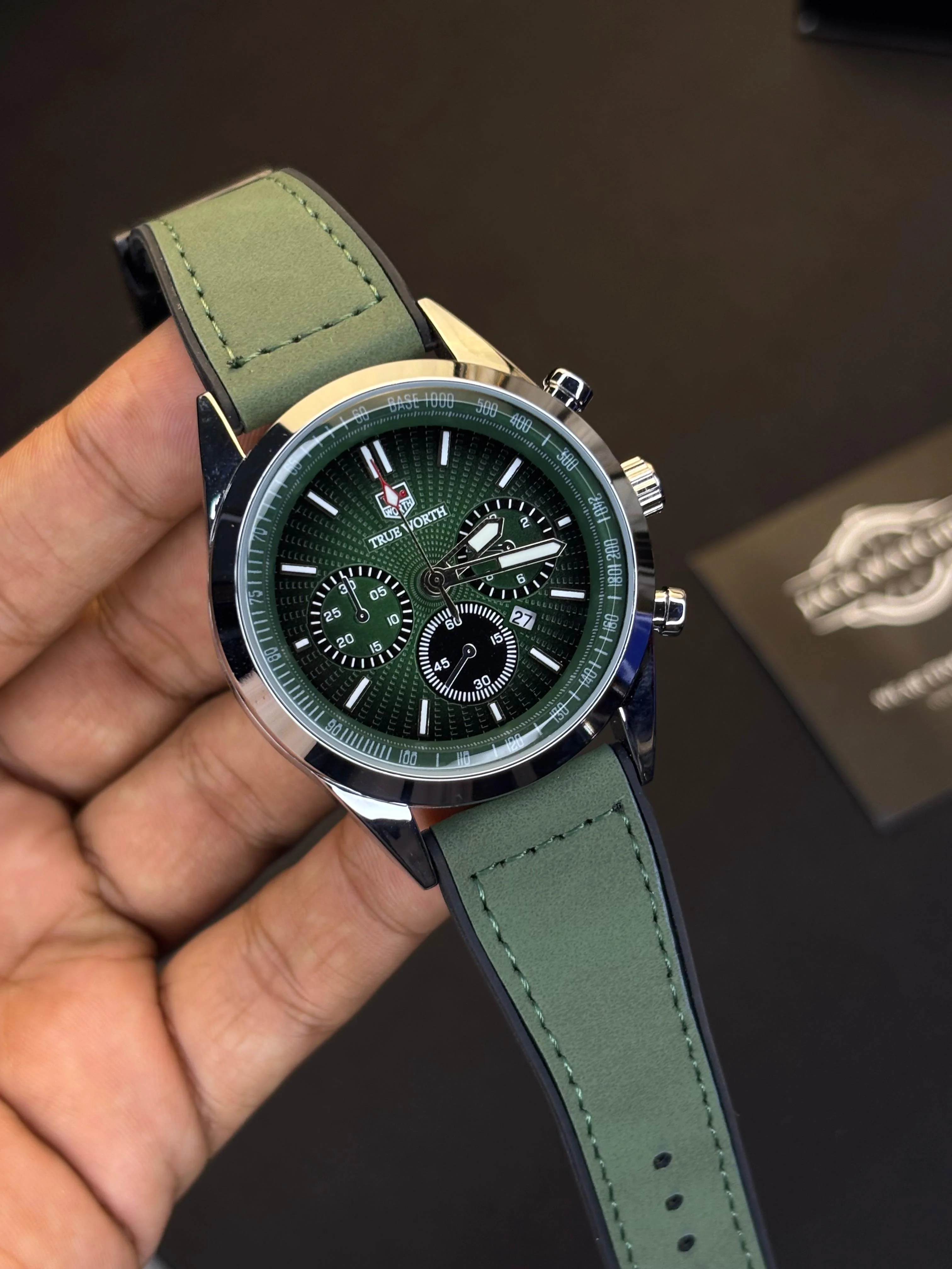 True Worth Non Chrono Watch With Unique Master Lock - Image 14