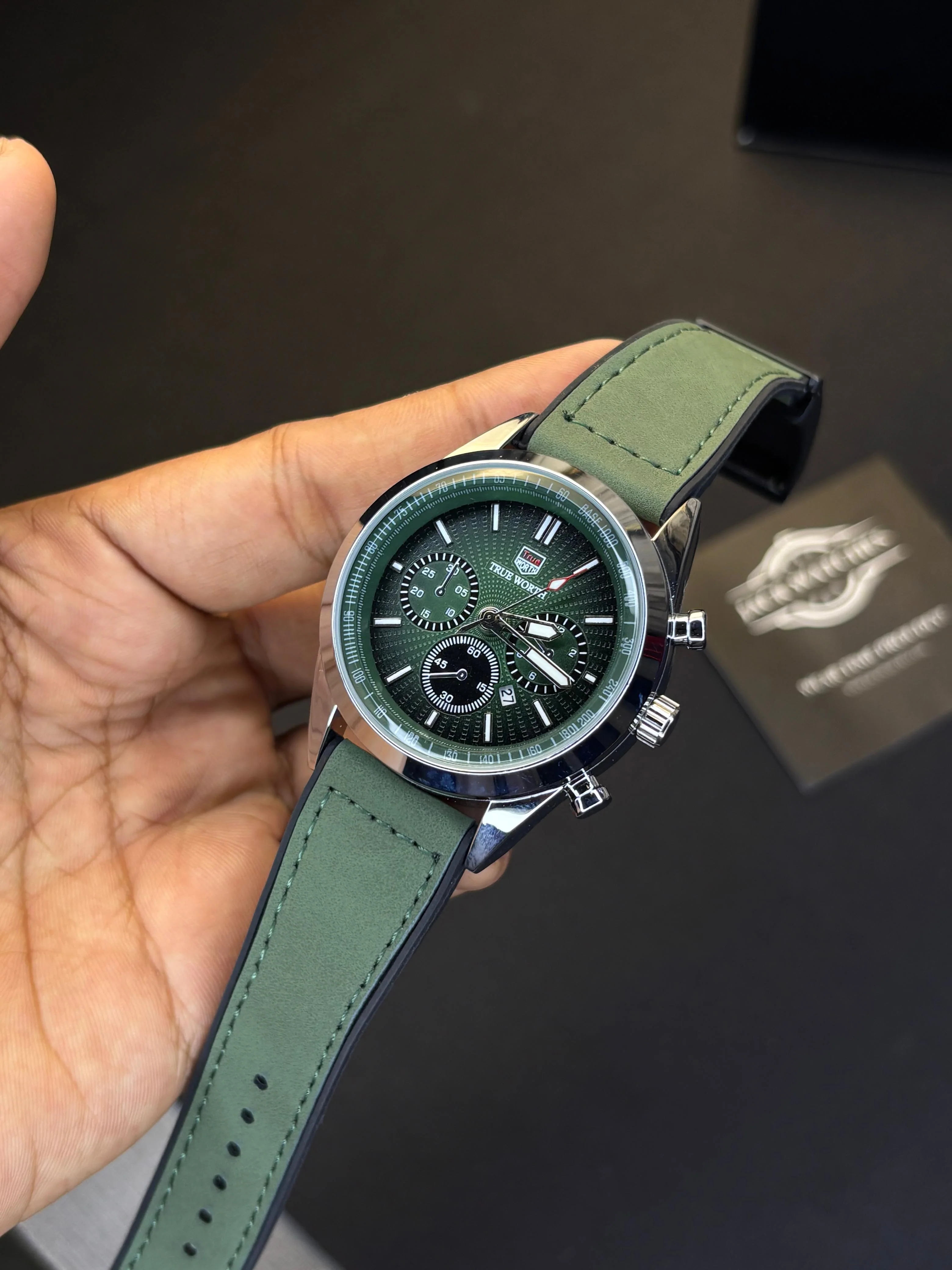 True Worth Non Chrono Watch With Unique Master Lock - Image 7